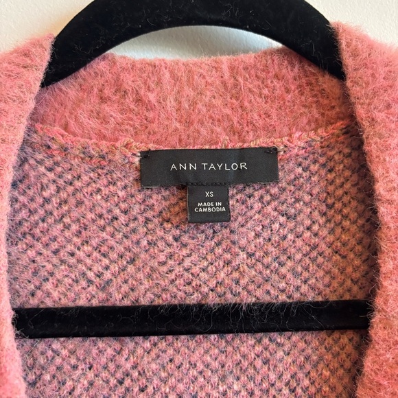 Ann Taylor Pink Plaid Boyfriend Cardigan XS Fuzzy Cozy Grandpacore - Picture 9 of 9